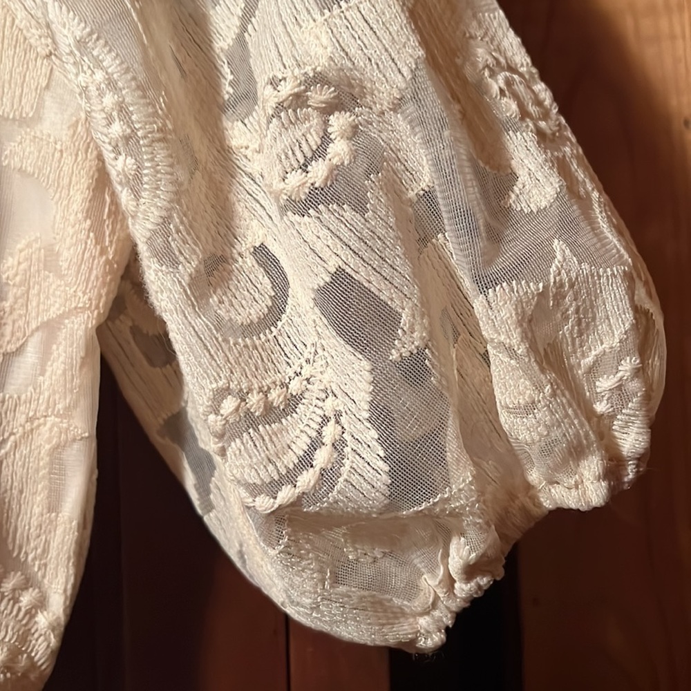 Peach NWOT Lace crop to size M. - Picture 3 of 6